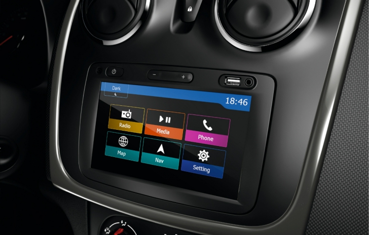 Dacia special! Cum arată Logan sau Duster cu ecran tactil color şi buton de comenzi vocale pe volan