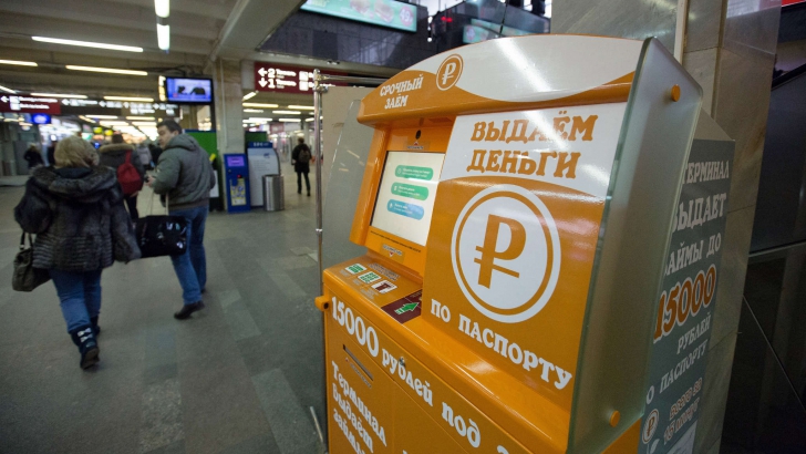 Bancomatul care îl îmbogăţeşte pe un oligarh rus: dă bani împrumut, cu buletinul