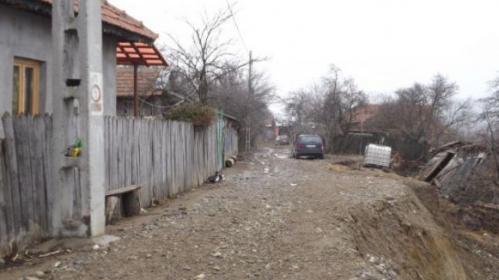 Peisaj apocaliptic într-o comună din Mehedinţi. Casele, în pericol din cauza alunecărilor de teren / Foto: adevarul.ro