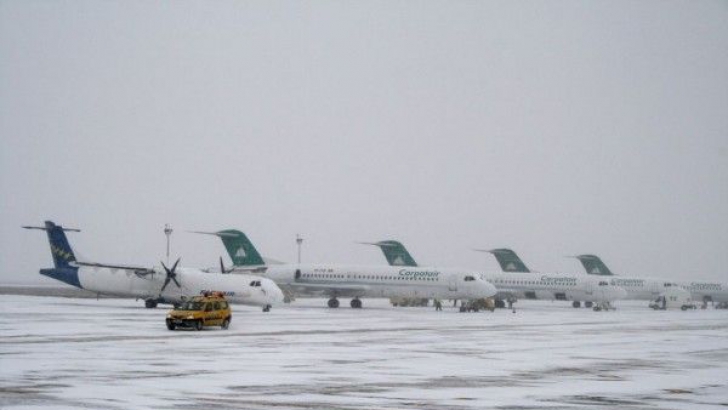 Traficul aerian astăzi, pe aeroporturile din București, în condiții de iarnă: întârzieri la decolare