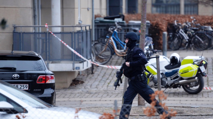 Atac armat la Copenhaga:Cel puţin o persoană a fost ucisă. Un caricaturist ar fi fost ţinta atacului
