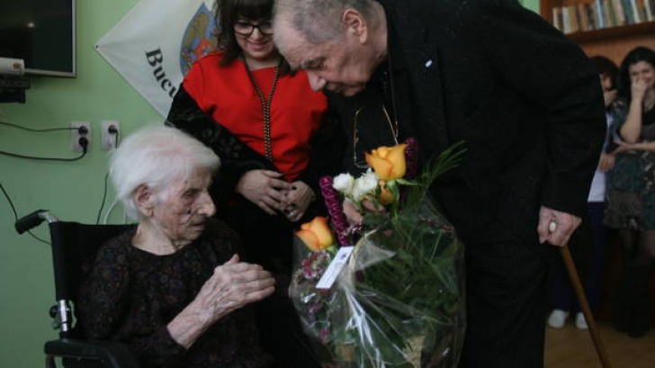 Cea mai longevivă bucureşteancă a împlinit 106 ani