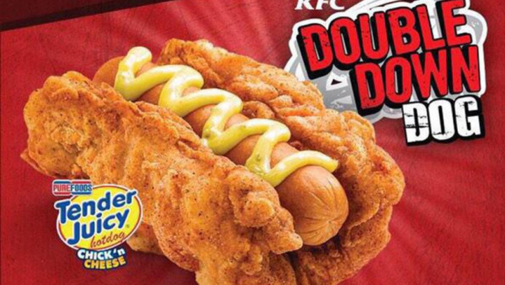 KFC lansează hot-dog-ul fără pâine și cu multă carne