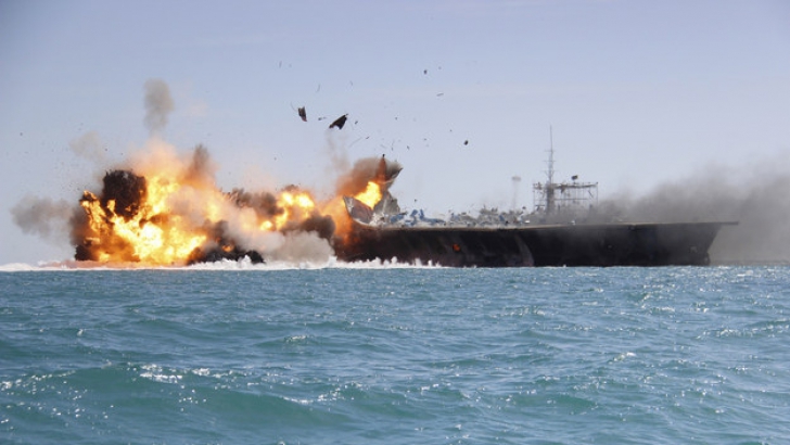 Iranul a efectuat exercitii militare navale in Stramtoarea Hormuz, simuland un atac impotriva unui portavion american