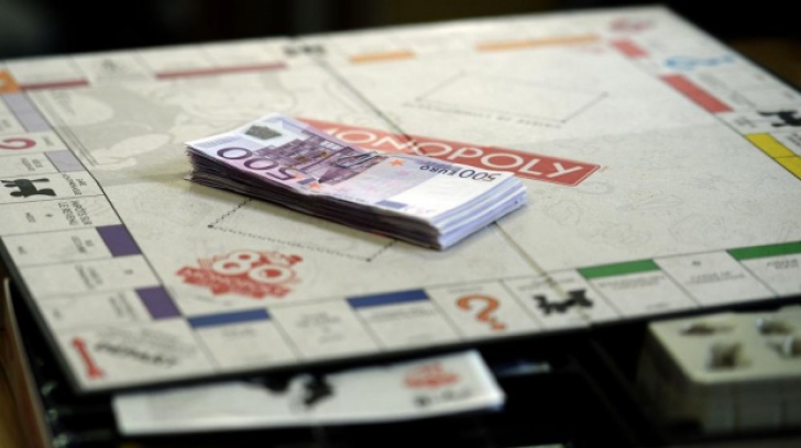 Producătorul jocului Monopoly a înlocuit banii de jucărie cu bani adevărați