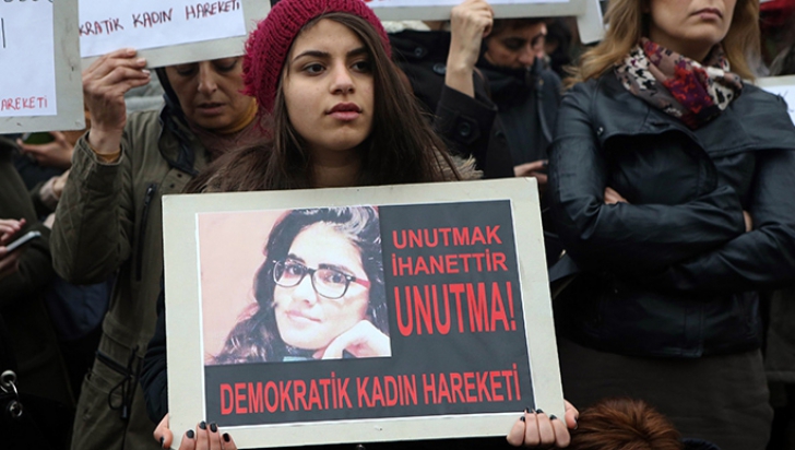 Val de proteste în Turcia, după ce o adolescentă a fost violată, ucisă şi incendiată
