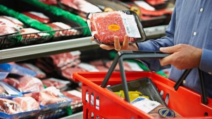 10 alimente pe care ar trebui să le evităm în supermarket. Lista bombelor calorice şi E-urile nocive