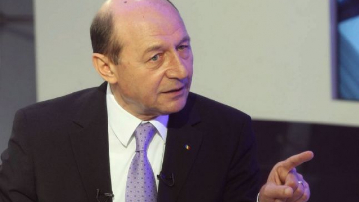 Băsescu: SRI și SIE trebuie să primească imediat directori civili. Este vital