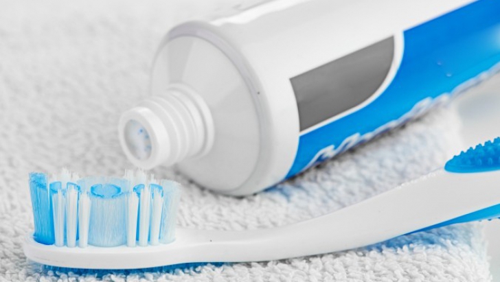 15 utilizări surprinzătoare ale pastei de dinţi în gospodărie