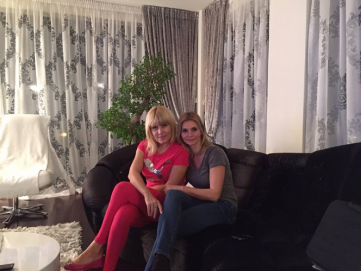 Prima imagine cu Elena Udrea în arest la domiciliu. Cine a vizitat-o