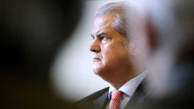Adrian Năstase, internat într-un spital din Franţa