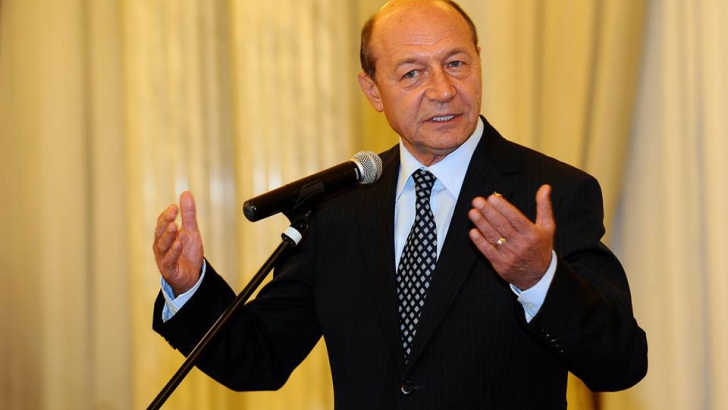 Traian Băsescu, atac la Klaus Iohannis pe tema coabitării cu Victor Ponta: Avem o golănie