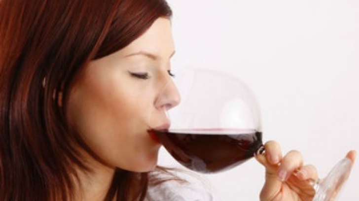 Truc: Cum transformi un vin ieftin într-unul delicios în 20 de secunde