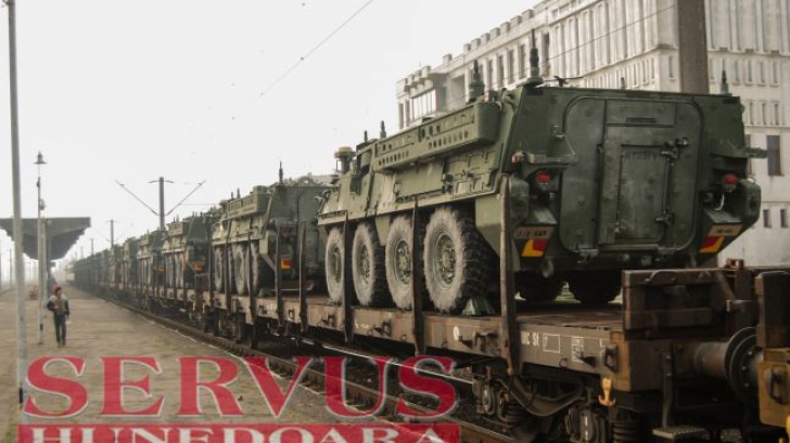 Tancurile şi blindatele americane au intrat în România