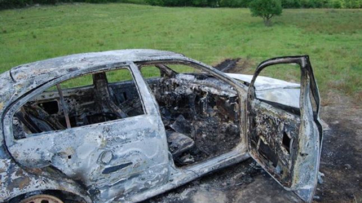 Un mort şi doi răniţi, într-un accident rutier, în Alba. Maşina în care se aflau a ars în incendiu / Foto: adevarul.ro