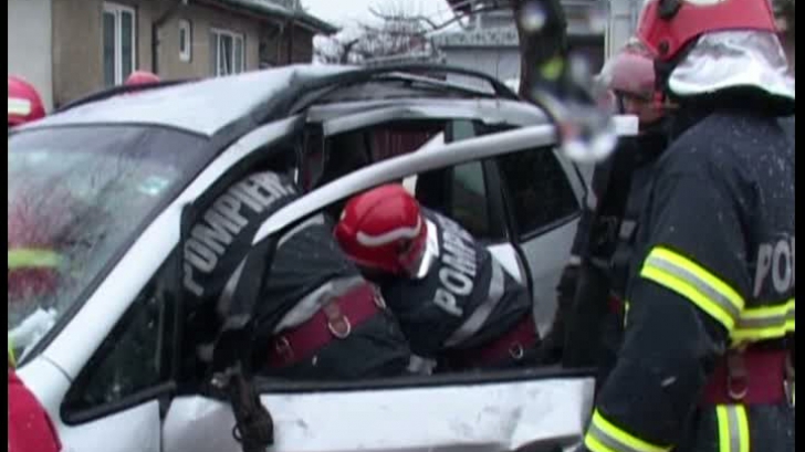 Un autocar al unei firme cunoscute de transport, implicat în accident 