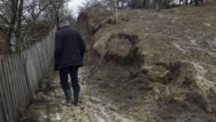 Stare de alertă la Bisoca, în Buzău, după o alunecare de teren masivă