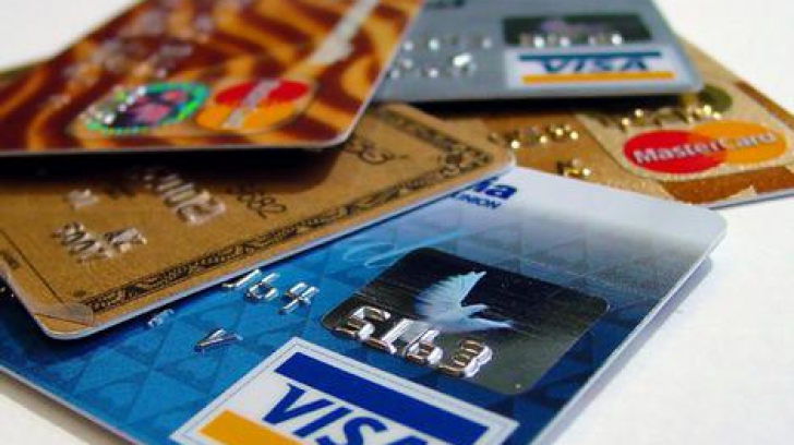 Carduri cu care poți plăti online cumpărăturile de la eMAG, în rate fără dobândă