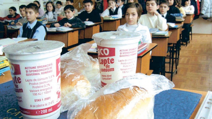 Fructele și laptele în școli: Ce alimente vor mai primi elevii