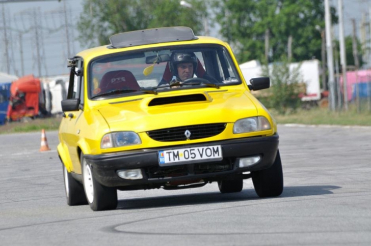 Dacia 1300 4x4 Turbo 'zambetul lui Iliescu'vs Mitsubishi Lancer EVO. Pe cine pariezi?