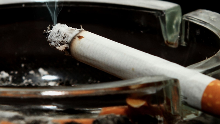 Legea care interzice fumatul în spațiile publice, adoptată de Senat. Deputații au votul final