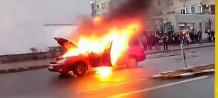 Alertă! O maşină a luat foc în mers, în Bucureşti