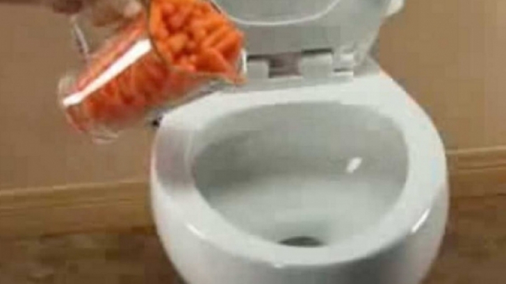 A aruncat un kg de morcovi în toaletă. Ce s-a întâmplat? N-ai mai văzut în viaţa ta aşa ceva 