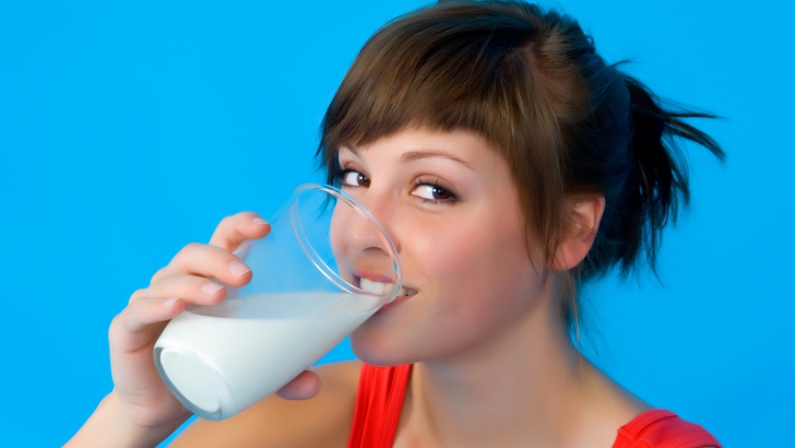 De ce este laptele de vacă un aliment controversat?