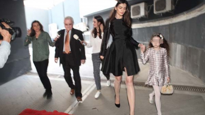 Monica Gabor, alături de fiica sa, Irinuca şi de Irinel Columbeanu. FOTO: click.ro.