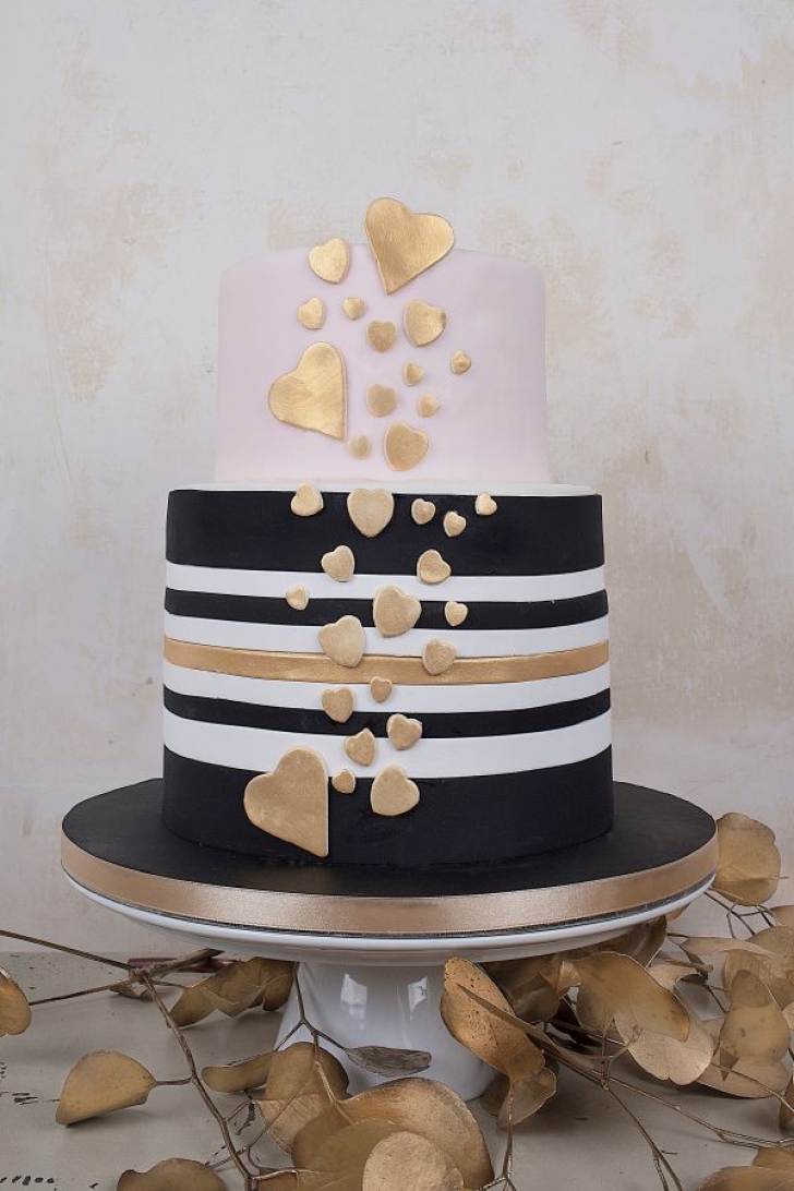 Alb și negru pentru un tort de nuntă elegant (P)