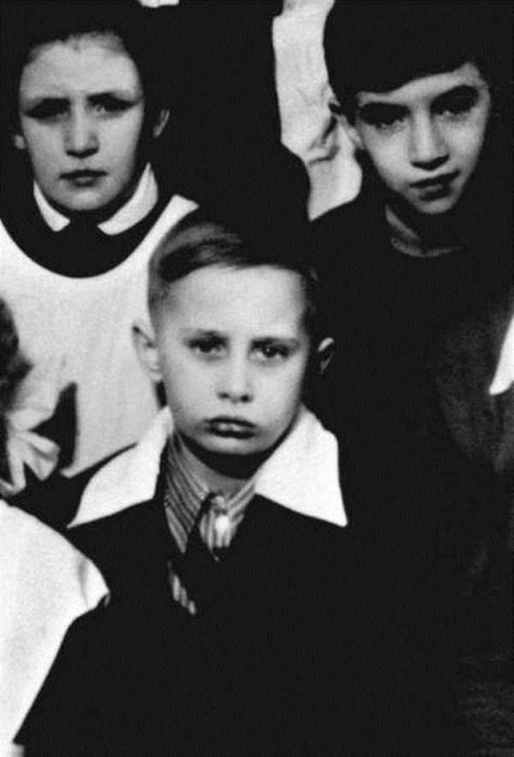 Fotografii rare din tinereţea lui Vladimir Putin