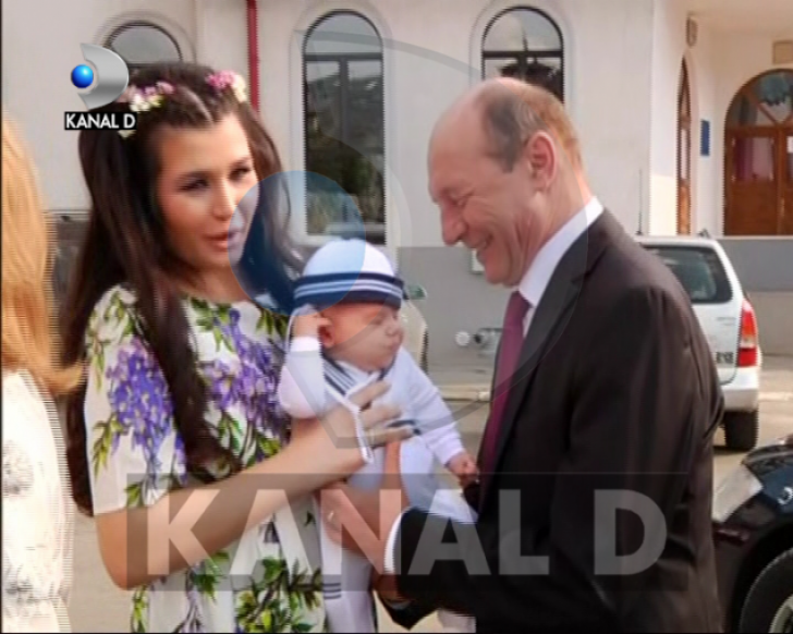 Ținută de milioane! Cât a costat rochia Elenei Băsescu purtată la botezul fiului său