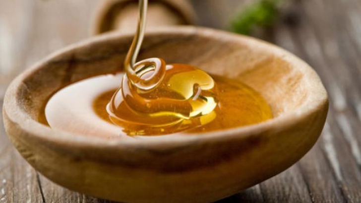 Cum deosebim mierea naturală de cea contrafăcută. Testul cu bula