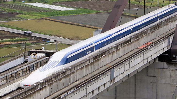 Trenul japonez care circulă cu aproape 600 de kilometri la oră