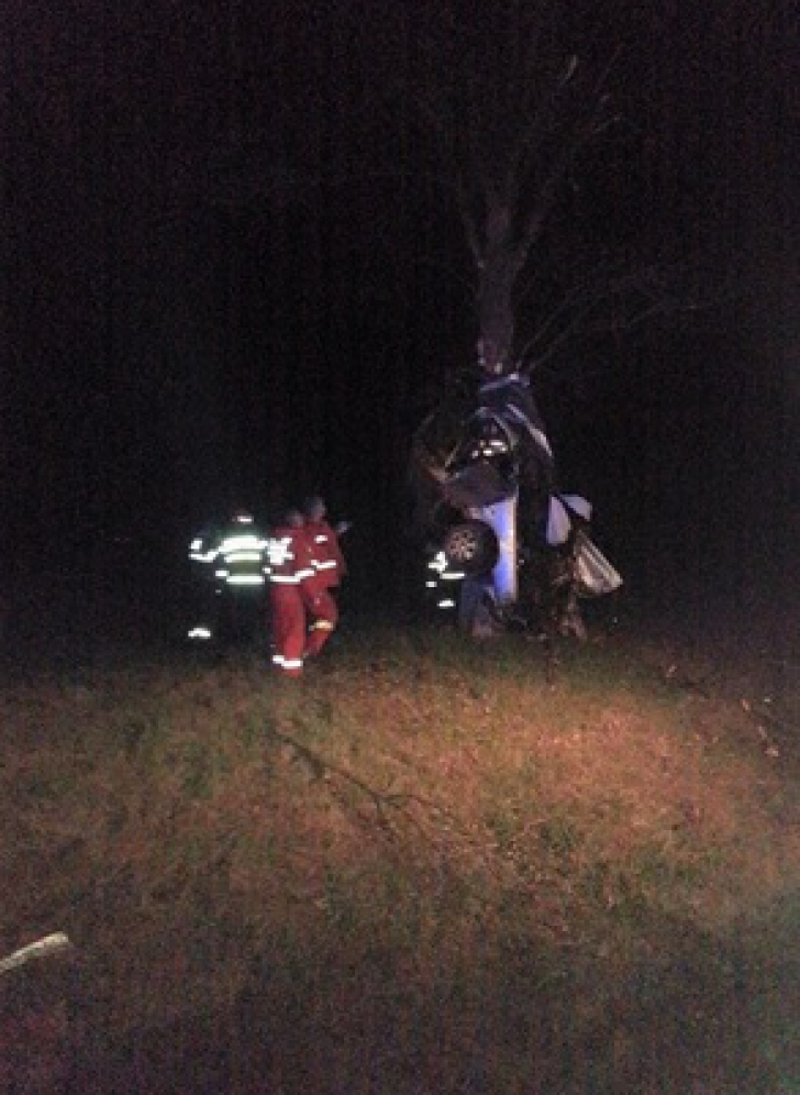 Accident şocant în vestul ţării. A murit, după ce a ajuns cu maşina într-un copac / Foto: voceatransilvaniei.ro