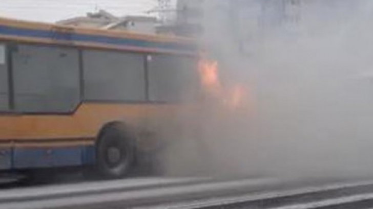 Panică în Iaşi! Un autobuz plin cu călători a luat foc în mers. Gest halucinant al şoferului / Foto: Arhivă