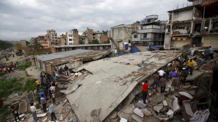 Momente de la cutremur! Cum decurg operatiunile de salvare din Nepal - VIDEO