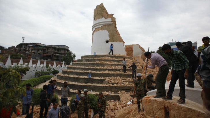 MAE face noi precizări în legătură cu situaţia cetăţenilor români surprinşi de cutremur în Nepal