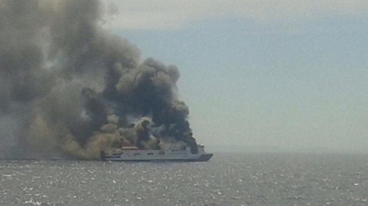 Feribot cu 170 de persoane la bord, în flăcări, în Marea Mediterană. Pasagerii, evacuaţi