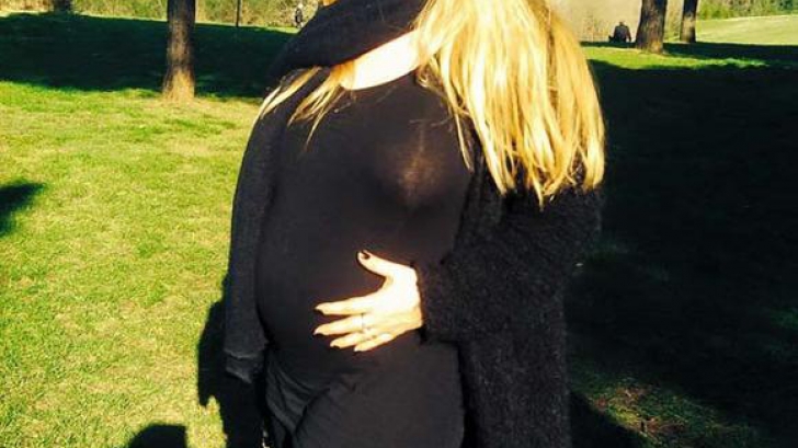 O actriţă şi fostă prezentoare TV din România, însărcinată în 8 luni. Şi-a ascuns sarcina