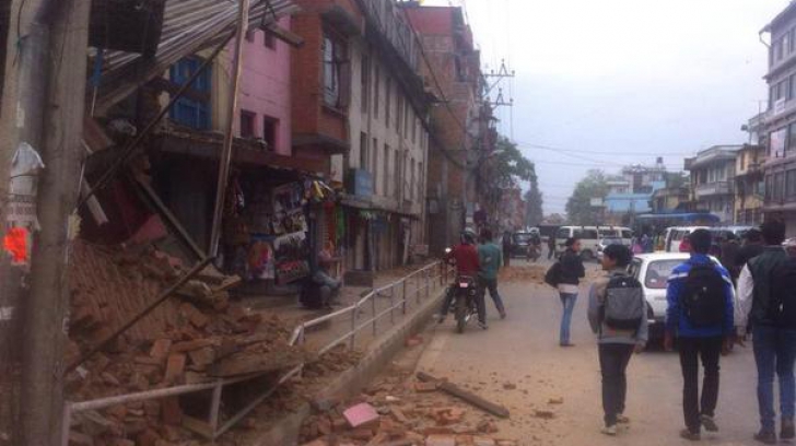 Cutremur masiv în Nepal: 2.500 de persoane au murit și aproape 6.000 au fost grav rănite 