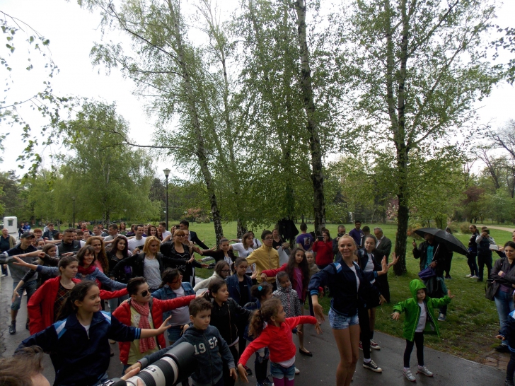 Fanii lui Pablo Alboran au organizat un flashmob in cinstea sosirii artistului 