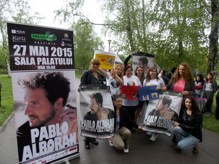 Fanii lui Pablo Alboran au organizat un flashmob in cinstea sosirii artistului 