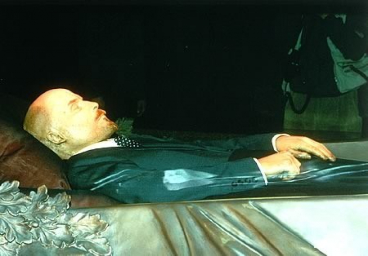 Lenin, mumia vie - cadavrul bolşevicului arată din ce în ce mai bine