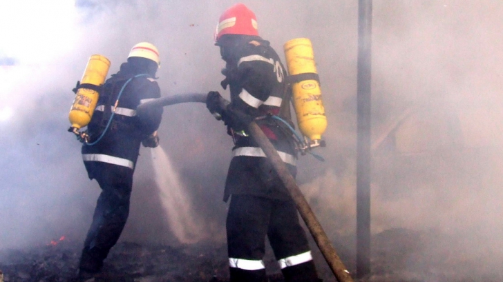 Incendiu la Casa de Pensii Buzău. Zeci de persoane au fost evacuate 