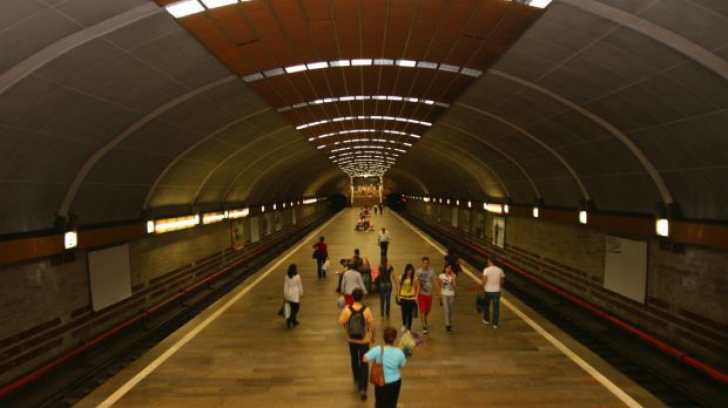 O persoană s-a sinucis în staţia de metrou Titan