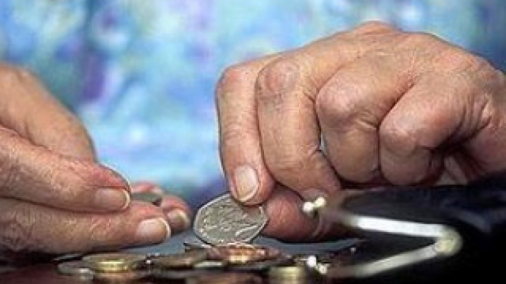 Pensionarii cu venituri mici ar putea primi a 13-a pensie