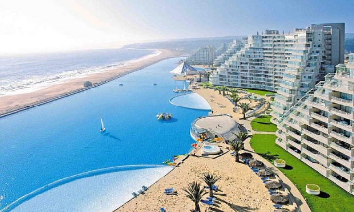 Cea mai mare piscină din lume este cu adevărat spectaculoasă