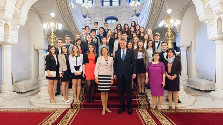 Surpriză uriaşă pregătită de Carmen Iohannis pentru elevii săi. Preşedintele a fost de faţă