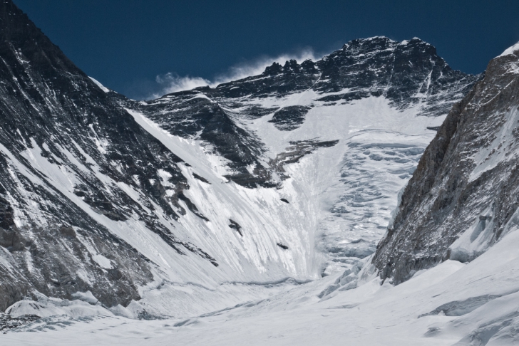 Romanul Alex Găvan a plecat in expediție fără oxigen suplimentar pe vârful Lhotse (8516m)